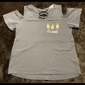 🍀Monteau Girls Medium Blouse peekaboo shoulders